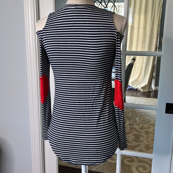 JOLIE navy/white striped long sleeve top, open shoulder, heart patch size XS - Picture 5 of 7